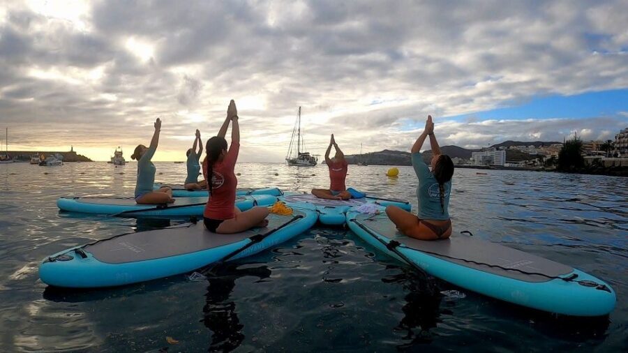 Arguineguín: Stand-up Paddleboard Yoga Class with Instructor - Safety and comfort details that make a real difference