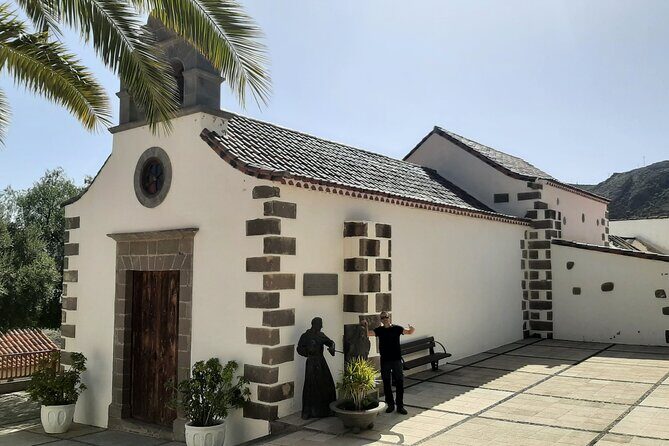 Barranco de las Vacas, caves & village by Sky Rebels local guides - Barranco de las Vacas, caves, and Temisas: a half-day with real local flavor