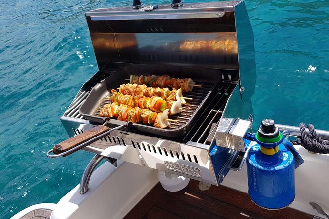 Boat Trip 4 Hours - Private Charter ("KEEPER UNO" Boat) - A modern yacht ride on Gran Canaria’s southwest coast