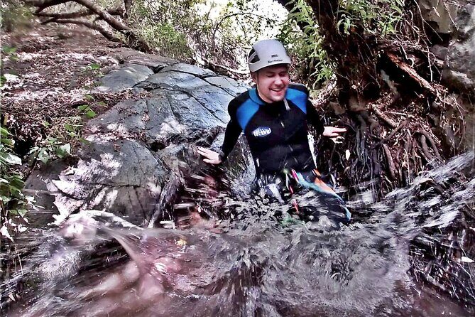 Canyoning in Gran Canaria: The Hidden Waterfalls and Magic Pools - The abseiling lesson: what you actually do with the rope
