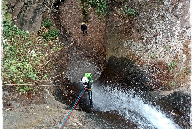 Canyoning in Gran Canaria: The Hidden Waterfalls and Magic Pools - Snack break in a cave: the planned reset your legs will thank you for