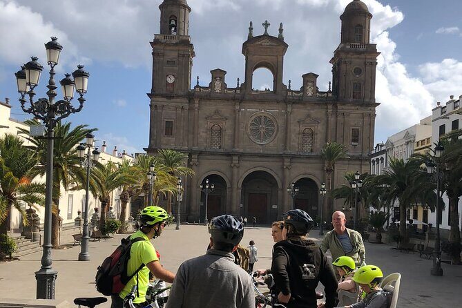 Discover Las Palmas City by Bike in 4 hours - Stop 5: Santa Catalina area, the Town Hall, and the first city hotel