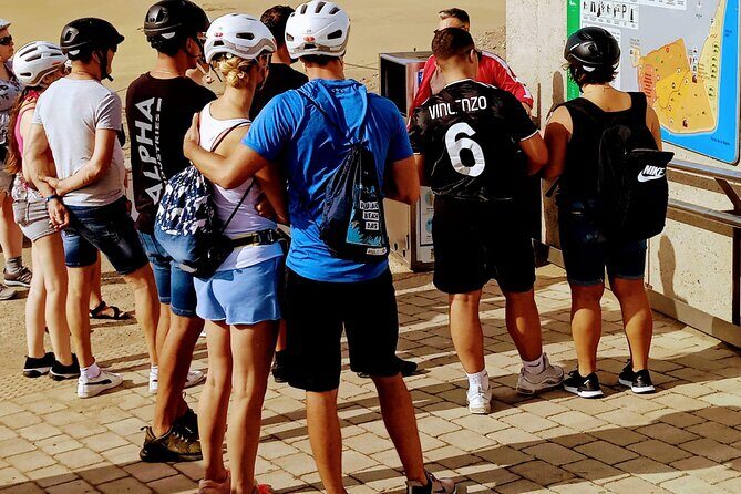 E-Bike CitySightseeing: Maspalomas Dunes, Playa Ingles, Meloneras - La Charca de Maspalomas: lagoon stop with birds, fish, and a soft drink