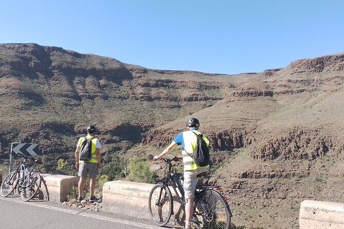 e-Bike Mountain Tour inside a Natural Park+option Tapas in a Cave - Ayagaures valley by electric bike: dam views and a brick bridge