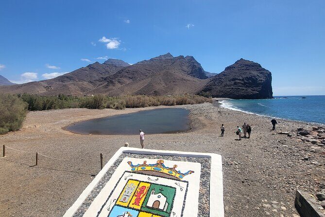 Full Private Tour of Gran Canaria with Natural Pools - Puerto de las Nieves: fish lunch, seaside houses, and the missing hand of Dedo de Dios