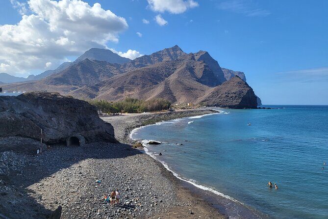 Full Private Tour of Gran Canaria with Natural Pools - Los Azulejos de Veneguera: colored rock layers without the museum vibe