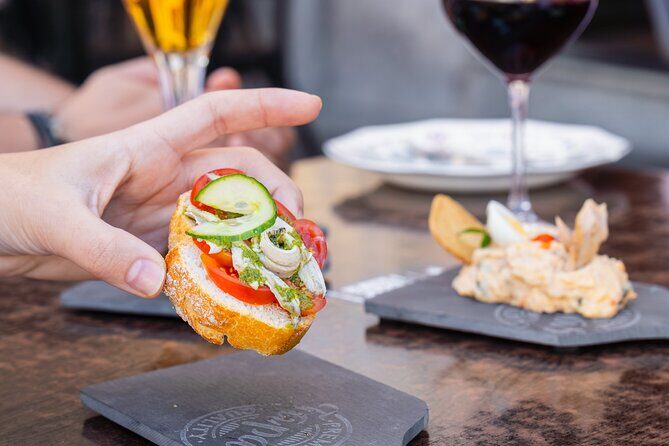 Gourmet Tapas and Wine Tour in the Old Town of Las Palmas - Stop-by-stop: Plaza de Santa Ana to Plaza de Santo Domingo