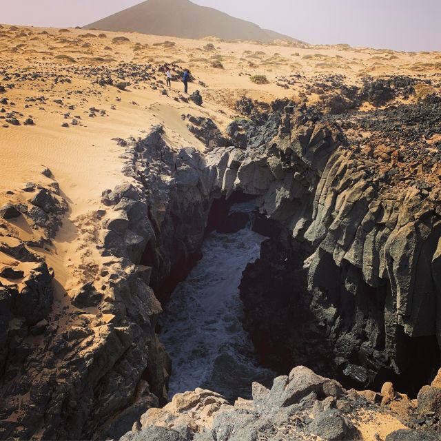 Graciosa Island: Jeep Safari Playa De las Conchas - Pedro Barba: a little village stop with a quiet beach vibe
