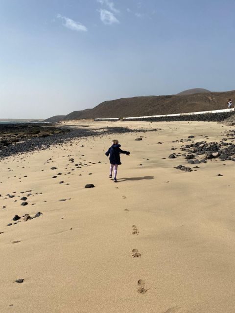 Graciosa Island: Jeep Safari Playa De las Conchas - Los Arcos de los Caletones: basalt arches shaped by wave power