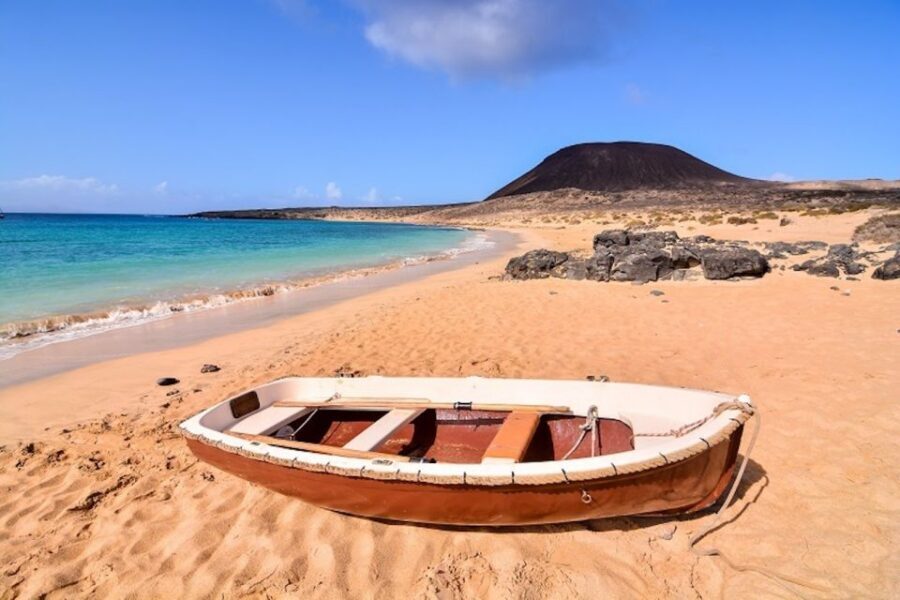 Graciosa Island: Jeep Safari Playa De las Conchas - What to bring so the tour feels easy, not rushed