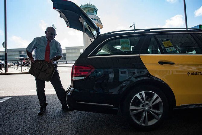 Gran Canaria Private Transfer from Las Palmas airport (LPA) to Costa Meloneras - Finding the Driver at Las Palmas Airport (LPA) in Plain Sight