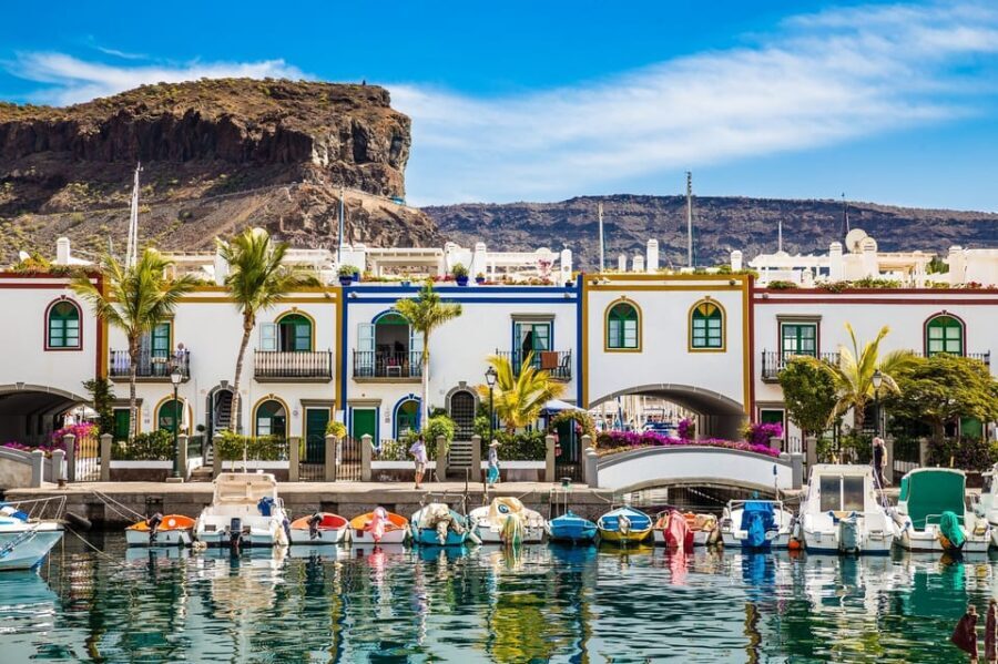 Gran Canaria: Puerto de Mogán Trip with 1-Way Boat Ride - Friday market strategy: useful even if the stalls are small