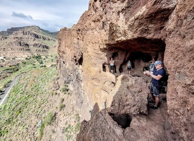Gran Canaria: Red Gorge, Cave, Oasis Adventure Tour & Picnic - Temisas photo stop and guided town moments