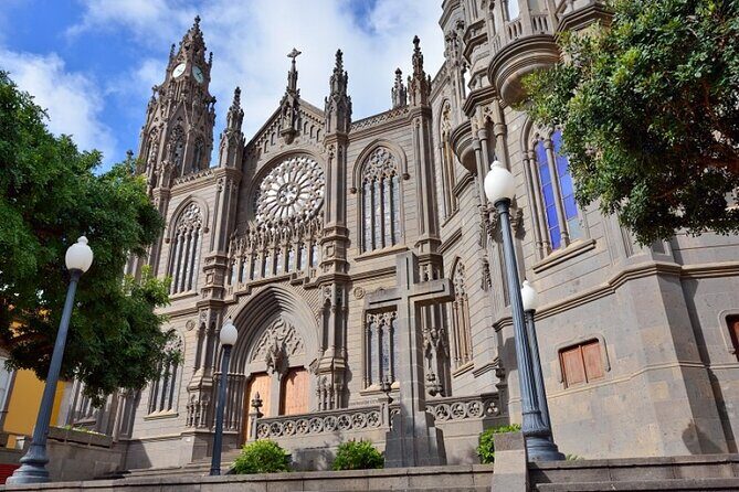 Guided tour: Discover Gran Canaria - Stop 3: Tejeda, Roque Nublo, and the Teide View