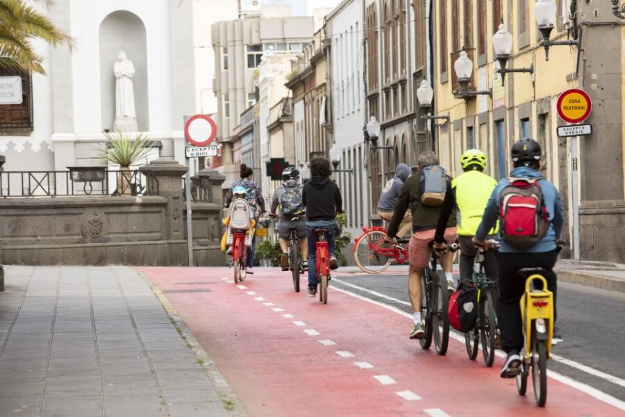 Las Palmas de Gran Canaria: Guided City Tour by Bike - Santa Catalina Park and the Festival Area Feel