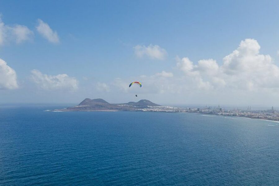Las Palmas: Paragliding Tandem Flight with Instructor - Landing Back at the Same Point