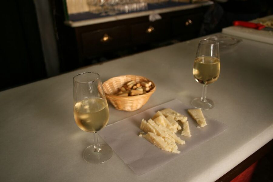 Las Palmas: Tapas and Drinks in the Beauty of the Old City - Who should book this Las Palmas tapas tour (and who should think twice)