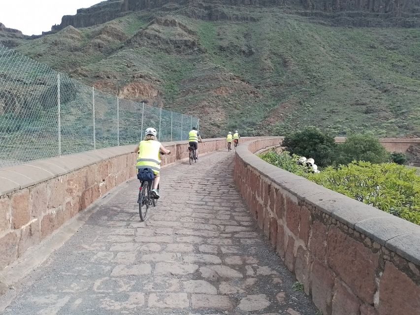 Maspalomas: Ayagaures E-Bike Mountain Tour Optional Tapas - The top break: the ancient cave bar stop (and optional tapas)