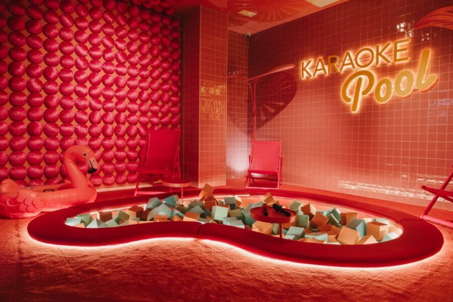 Maspalomas: Holiday World Themed Karaoke Room Rental - Your 110-minute show: from check-in to final encore