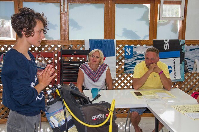 Open Water Diver Scuba Diving Course in Puerto de Mogan - Getting there in Puerto de Mogán: pickup, meeting point, and what to bring
