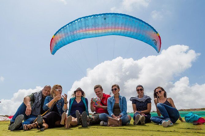Paragliding Tandem Flight in Las Palmas de Gran Canaria - Before takeoff: gear, quick training, and the safety-first briefing