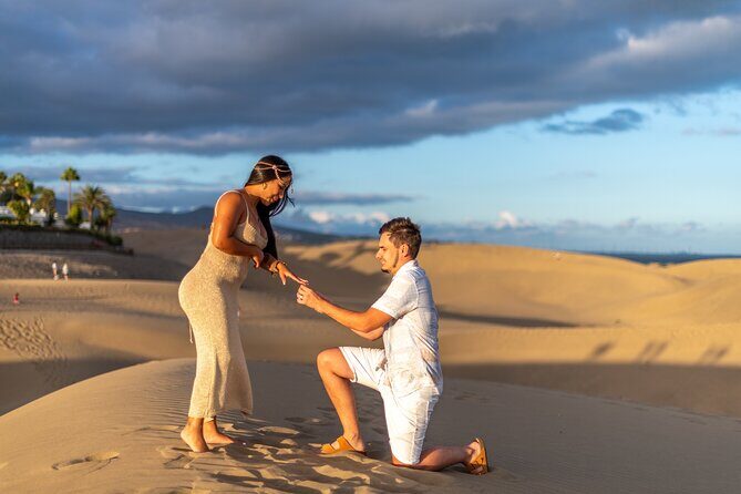 Photoshoot at Dunas Maspalomas in Desert Beach Ocean View - English coaching and private group value (up to 5)