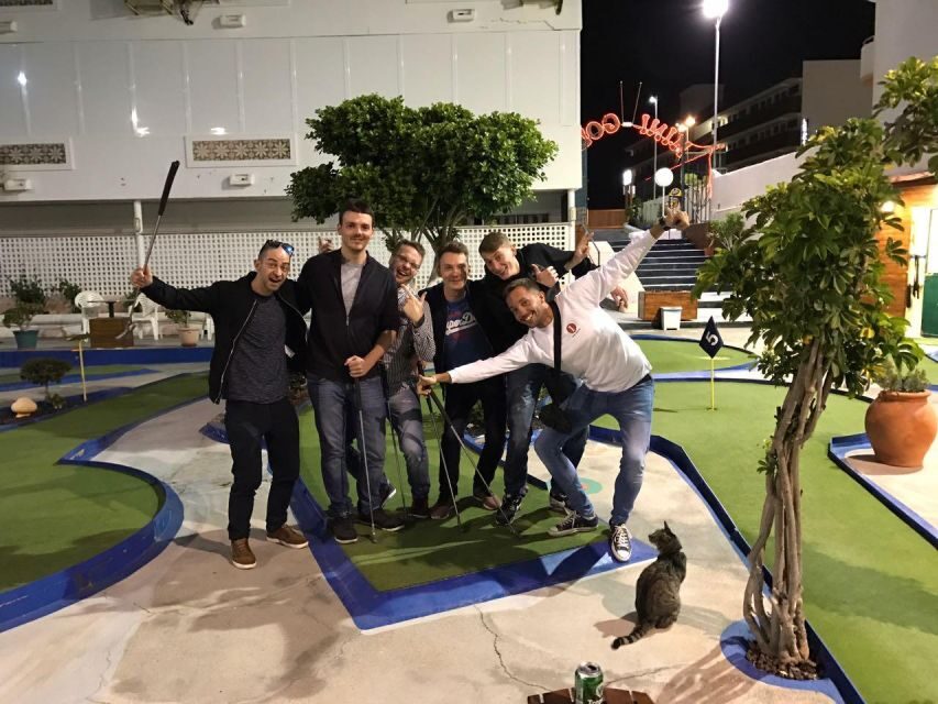 Playa del Inglés: Minigolf Taidia - Playing the 18 holes: the fun kind of challenge