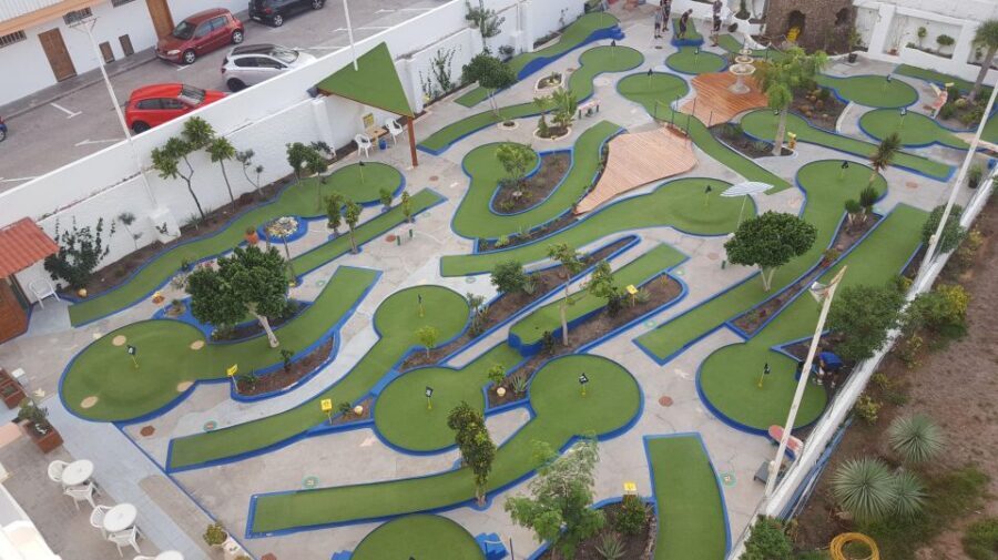Playa del Inglés: Minigolf Taidia - Mini the cat: the unexpected heart of the place