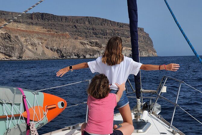 Private 3-hours afternoon SailingTour and Snorkeling with Food and Drinks - Food, drinks, and music: the boat-day comfort that makes it feel complete