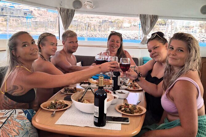 Private 5 hour catamaran cruise in south of Gran Canaria - Swimming, snorkeling, and paddleboarding on your schedule