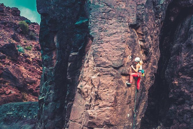 Rock Climbing from Beginners to Experts - Small Groups ツ - Getting There in La Sorrueda and What You Should Bring