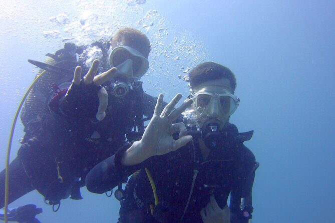 Scuba Diving Experience at Arguineguin and Puerto Rico - The instructor briefing: hand signals, protocols, and safety checks