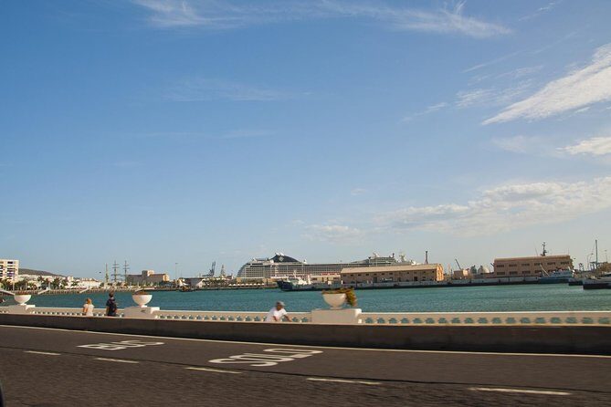 Tuk-Tuk Neighbourhoods Tour around Las Palmas de Gran Canaria - Getting There: Plaza de Canarias and the 9:30 Start